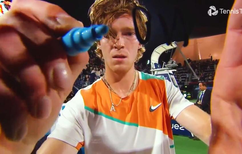 Rusul Andrey Rublev (24 de ani, 7 ATP) a transmis un mesaj de pace la finalul victoriei obținute în semifinala de la Dubai, contra polonezului Hubert Hurkacz (7 ATP), scor 3-6, 7-5, 7-6(5).