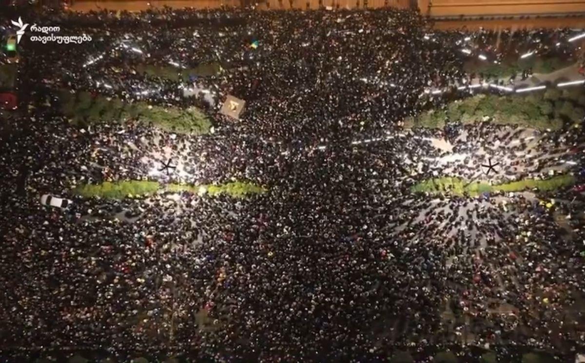 Război în Ucraina » Imagini impresionante din Tbilisi: zeci de mii de oameni cer pacea