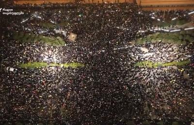 Război în Ucraina » Imagini impresionante din Tbilisi: zeci de mii de oameni cer pacea