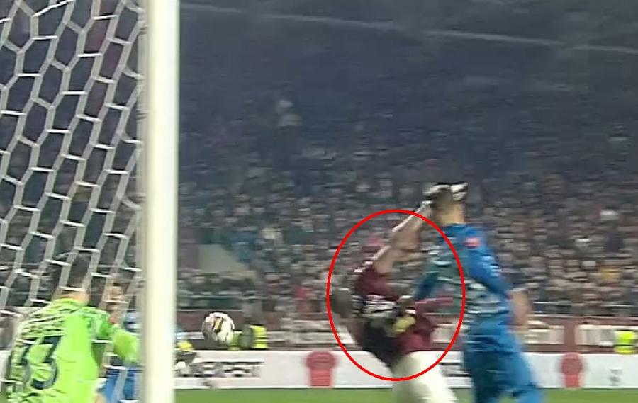 FOTO: Captură TV @Digi Sport 1 Andrei Chivulete, două decizii majore în prelungirile primei reprize din Rapid - Chindia! Verdictul specialistului: „E un pic de discutat”
