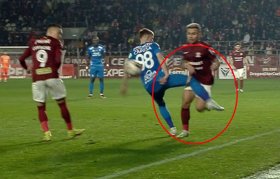 FOTO: Captură TV @Orange SPort 1 Andrei Chivulete, două decizii majore în prelungirile primei reprize din Rapid - Chindia! Verdictul specialistului: „E un pic de discutat”