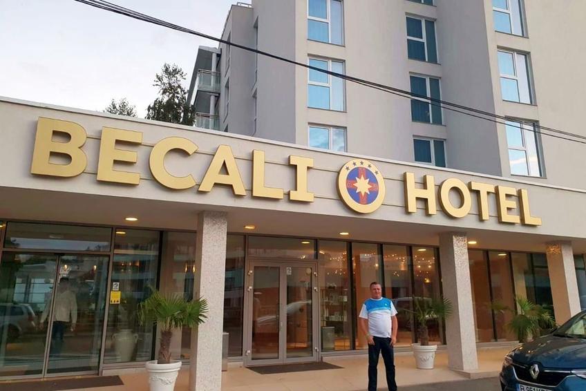 Hotelul lui Gigi și sigla FCSB modificată // FOTO GSP