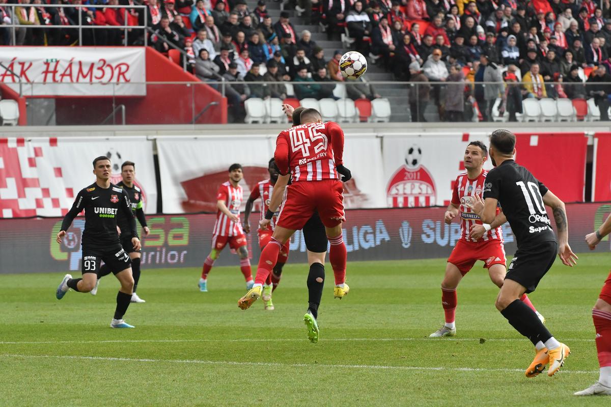 Sepsi - Hermannstadt 2-1, în primul meci al zilei în Superligă » Gazdele s-au impus chiar și în inferioritate numerică