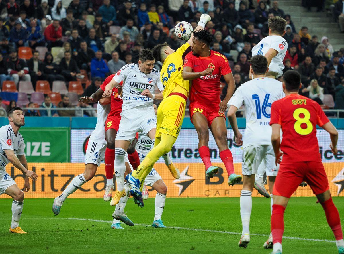 Discurs vehement către FCSB: „E zero! În Europa nu iese din careu dacă dă de un arbitru sănătos. Olaru intră criminal, dar ei se țipă la orice atingere”