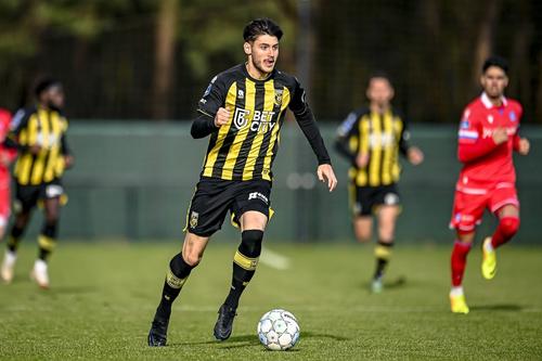 Adrian Mazilu în tricoul lui Vitesse. foto: Imago Images