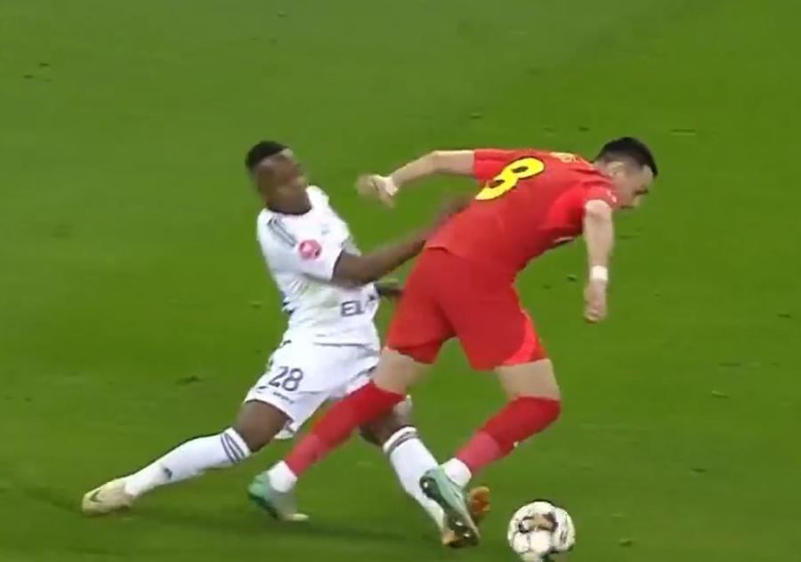 Eroare VAR la faza care o costă scump pe FCSB?! „Eu asta nu înțeleg. A plecat îndoit de la monitor!”