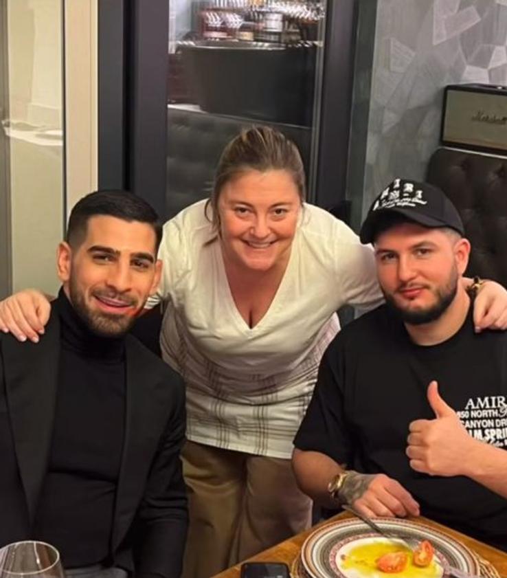 Ilia Topuria, alături de prietenul său, artistul Omar Montes și de Maria Angeles, fiica lui Florentino Perez. Foto: Instagram