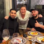 Ilia Topuria, alături de prietenul său, artistul Omar Montes și de Maria Angeles, fiica lui Florentino Perez. Foto: Instagram