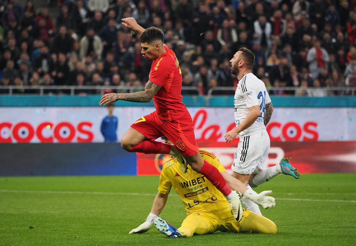 Discurs vehement către FCSB: „E zero! În Europa nu iese din careu dacă dă de un arbitru sănătos. Olaru intră criminal, dar ei se țipă la orice atingere”