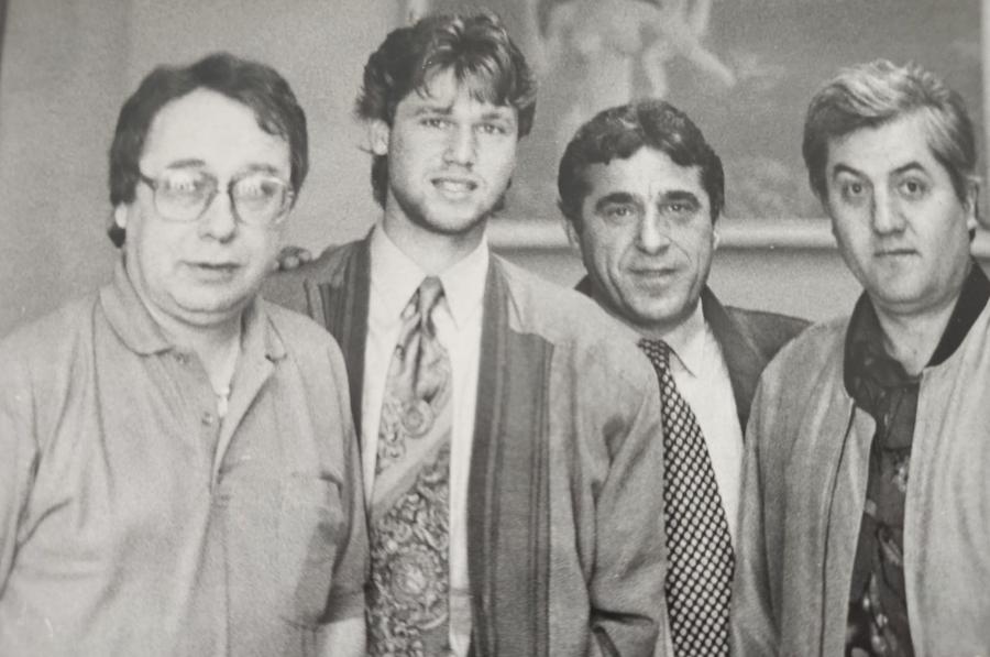 Ovidiu Ioanițoaia, Florin Răducioiu, Giovanni Becali și Dumitru Dragomir la începutul anilor '90. Foto: arhiva Florin Răducioiu Poveștile lui Marius Mitran, strânse în peste 30 de ani de carieră: „Craiova Maxima e mult mai frumoasă decât Steaua '86. Și povestea, și dramatismul, și tot ce s-a întâmplat cu ea”