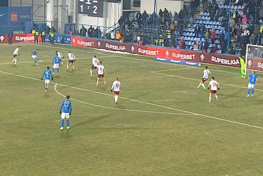 Faza din minutul 65 în Farul - Rapid 1-3. „De neconceput” » Basarab Panduru l-a criticat pe fotbalistul Rapidului: „Nu poți face așa ceva!”