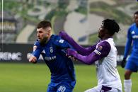 Gafă de proporții în FCU Craiova - FC Argeș » Atacantul a respins mingea ca la volei, iar arbitrul a dictat imediat penalty