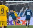 Ramy Bensebaini l-a umplut de sânge pe Lazar Samardzic în Atalanta - Borussia Dortmund // FOTO: captură Prima Sport