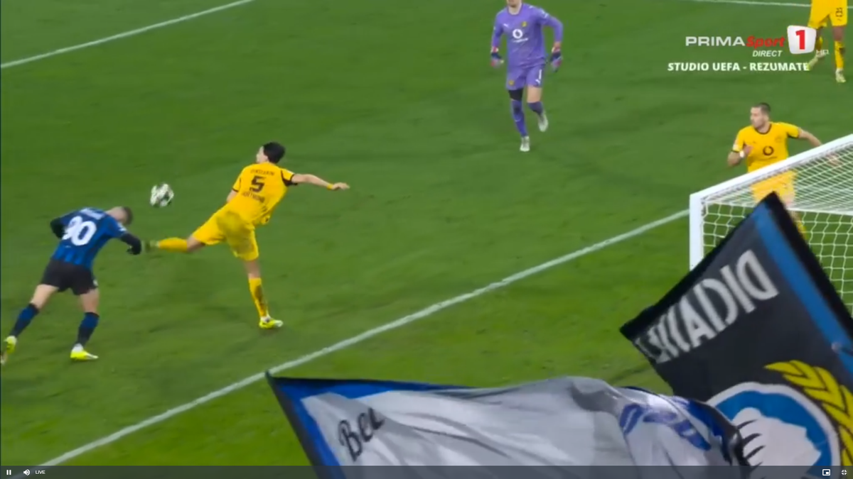 Ramy Bensebaini l-a umplut de sânge pe Lazar Samardzic în Atalanta - Borussia Dortmund