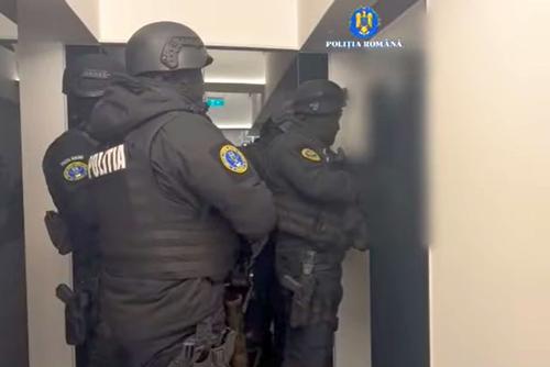 Poliția Română a efectuat 34 de percheziții domiciliare privind implicarea în trucarea de meciuri la Liga 3. Conform anunțului autorităților, 21 de persoane au fost ridicate și conduse la audieri