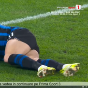 Ramy Bensebaini l-a umplut de sânge pe Lazar Samardzic în Atalanta - Borussia Dortmund // FOTO: captură Prima Sport