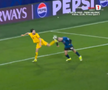Ramy Bensebaini l-a umplut de sânge pe Lazar Samardzic în Atalanta - Borussia Dortmund // FOTO: captură Prima Sport