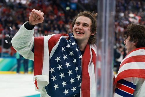Jack Hughes și-a piedut câțiva dinți în finala olimpică FOTO Guliver/GettyImages