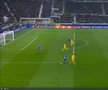 Ramy Bensebaini l-a umplut de sânge pe Lazar Samardzic în Atalanta - Borussia Dortmund // FOTO: captură Prima Sport