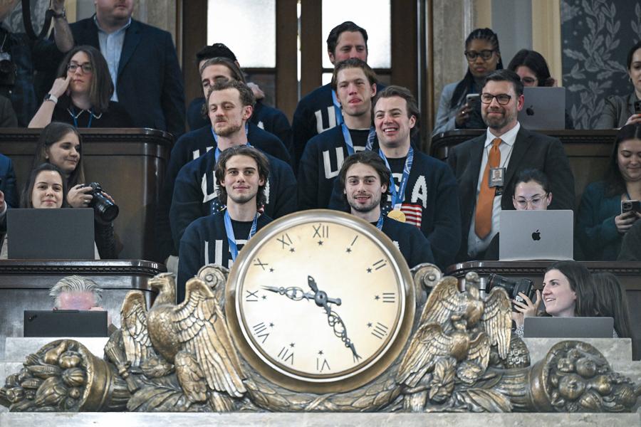 Campionii olimpici în i în Camera Reprezentanților FOTO Imago Images Editorial dur în presă din SUA la adresa echipei masculine de hochei: „Măreția nu înseamnă doar controlul pucului. Judecata este esențială”