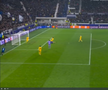 Ramy Bensebaini l-a umplut de sânge pe Lazar Samardzic în Atalanta - Borussia Dortmund // FOTO: captură Prima Sport