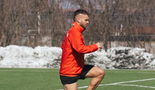 George Pușcaș a început antrenamentele la Săftica, prima poză în echipamentul „câinilor”
Facebook Dinamo