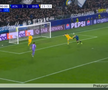 Ramy Bensebaini l-a umplut de sânge pe Lazar Samardzic în Atalanta - Borussia Dortmund // FOTO: captură Prima Sport