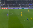 Ramy Bensebaini l-a umplut de sânge pe Lazar Samardzic în Atalanta - Borussia Dortmund // FOTO: captură Prima Sport