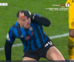 Ramy Bensebaini l-a umplut de sânge pe Lazar Samardzic în Atalanta - Borussia Dortmund // FOTO: captură Prima Sport