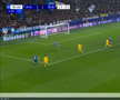 Ramy Bensebaini l-a umplut de sânge pe Lazar Samardzic în Atalanta - Borussia Dortmund // FOTO: captură Prima Sport