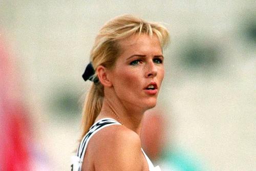Suzana Titke, fosta săritoare în lungime germană și oficial cea mai frumoasă sportivă din lume în 1997, a vorbit despre stocul epuizat de prezervative de la Jocurile Olimpice de la Milanp-Cortina // foto: sportal.blic.rs