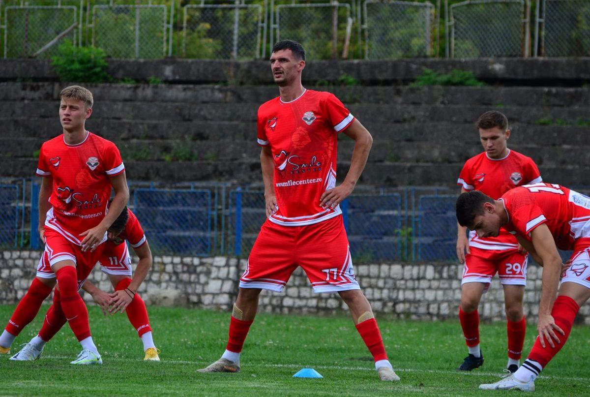 Cine e Marius Sanda, unul dintre fotbaliștii reținuți pentru blaturi la pariuri » Alungat de la club în iarnă, postac și ultras Dinamo în timpul liber