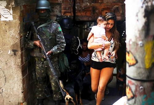 Armata e chemată adesea să facă ordine în favelele din Rio de Janeiro, foto: Guliver/gettyimages