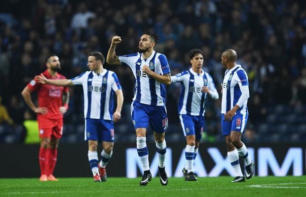 Chelsea se luptă cu Barcelona pentru un fundaș stânga brazilian