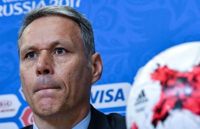 Van Basten vrea să revoluționeze fotbalul! Regula pe care nu și-o mai dorește fostul atacant olandez