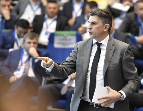 Ionuț Lupescu (52 de ani) spune că anunțul plecării lui Joachim Low (62 de ani) de pe banca naționalei Germaniei va complica misiunea României în preliminariile Campionatului Mondial.