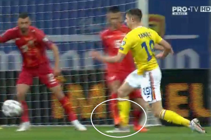 Penalty refuzat României » Arbitrul n-a văzut un fault evident în meciul cu Macedonia de Nord