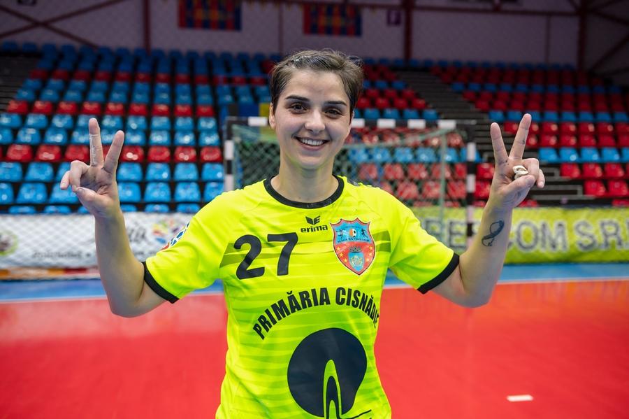 Poveștile mamelor care au revenit în activitate » Marilena Neagu, handbalistă la Măgura Cisnădie: „Când băiatul avea două luni, eram disperată să joc!”