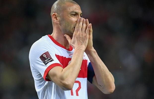 Drama lui Burak Yilmaz în barajul pierdut cu Portugalia » I-a „îngropat” pe turci: „Gata, mă retrag”. Un fan și-a împușcat televizorul de nervi