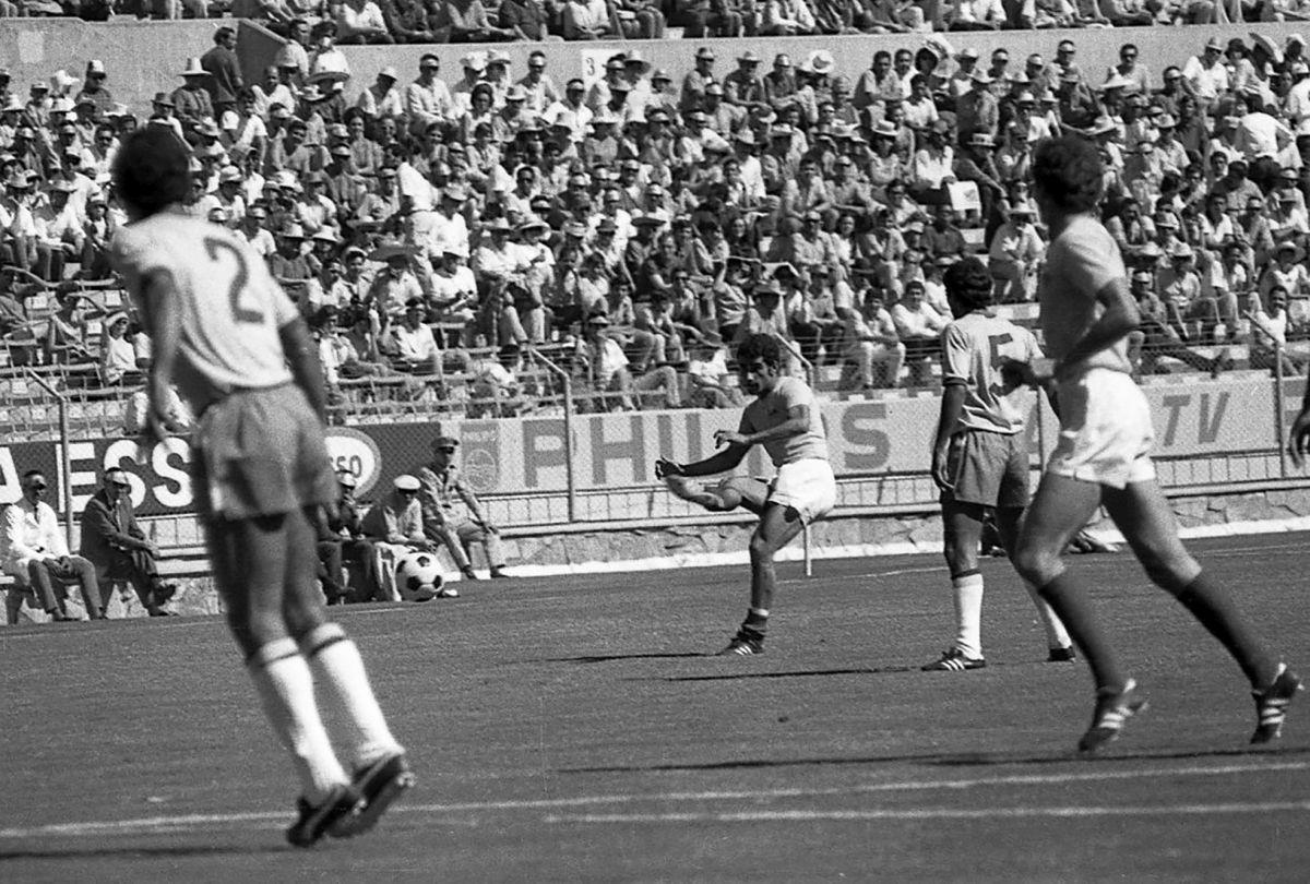 Episodul 1: Brazilia - România 3-2, CM 1970 » Un trio FABULOS: Dinu l-a subordonat pe Jairzinho, Liță a jucat fantastic în fața lui Pele, iar Sătmăreanu a fost peste toți