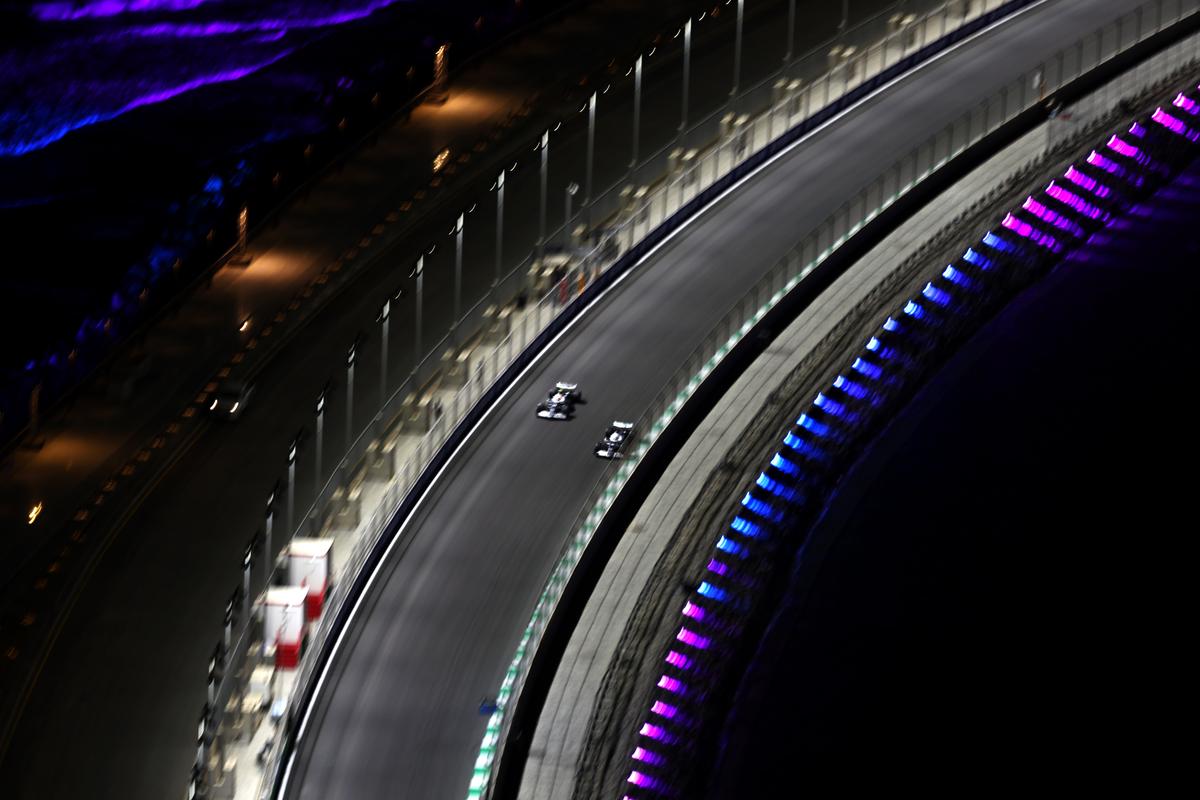 Atac cu drone la doar 10 km de circuitul de Formula 1 din Arabia Saudită » Max Verstappen: „E ceva în neregulă, simt fum”