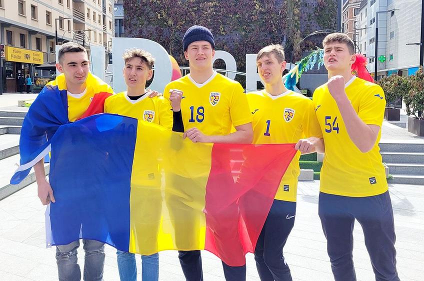 Un grup de tineri susținători ai României, venit din Zaragoza, Spania // foto: Cristi Preda