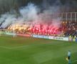 Ultrașii din gruparea „Uniți sub tricolor” au oferit scene josnice la aniversarea celor 10 ani de la înființare, chiar în timpul meciului Andorra - România. Comportamentul lor xenofob și agresiv ar putea atrage sancțiuni pentru echipa națională.