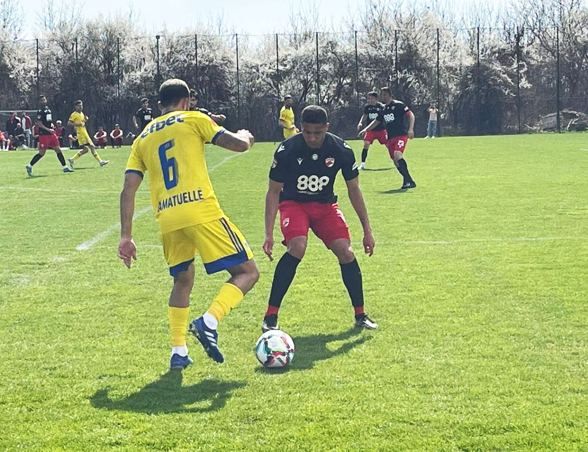 Dinamo - Petrolul, meci tare » Final încins, au intervenit stewarzii: „E amical sau ce e?!”
