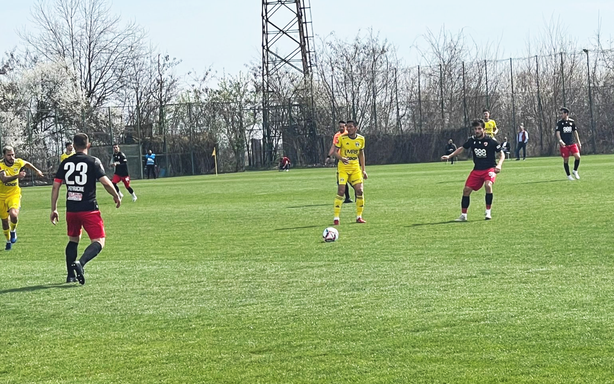 Dinamo - Petrolul, meci tare » Final încins, au intervenit stewarzii: „E amical sau ce e?!”