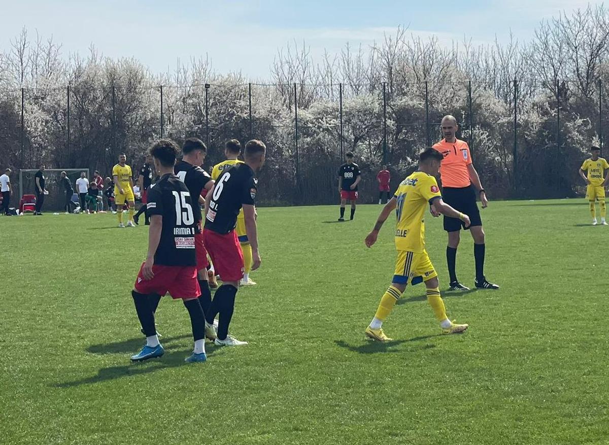 Dinamo - Petrolul, meci tare » Final încins, au intervenit stewarzii: „E amical sau ce e?!”