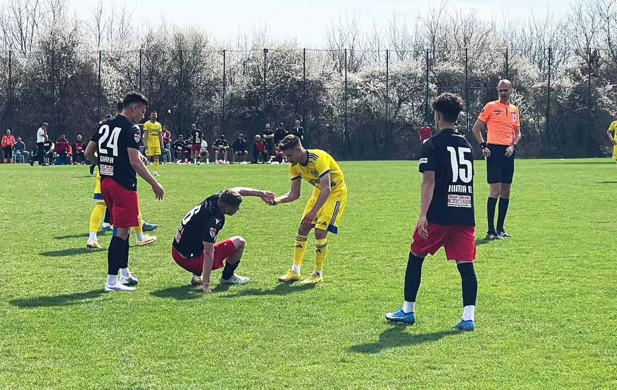 Dinamo - Petrolul, meci tare » Final încins, au intervenit stewarzii: „E amical sau ce e?!”