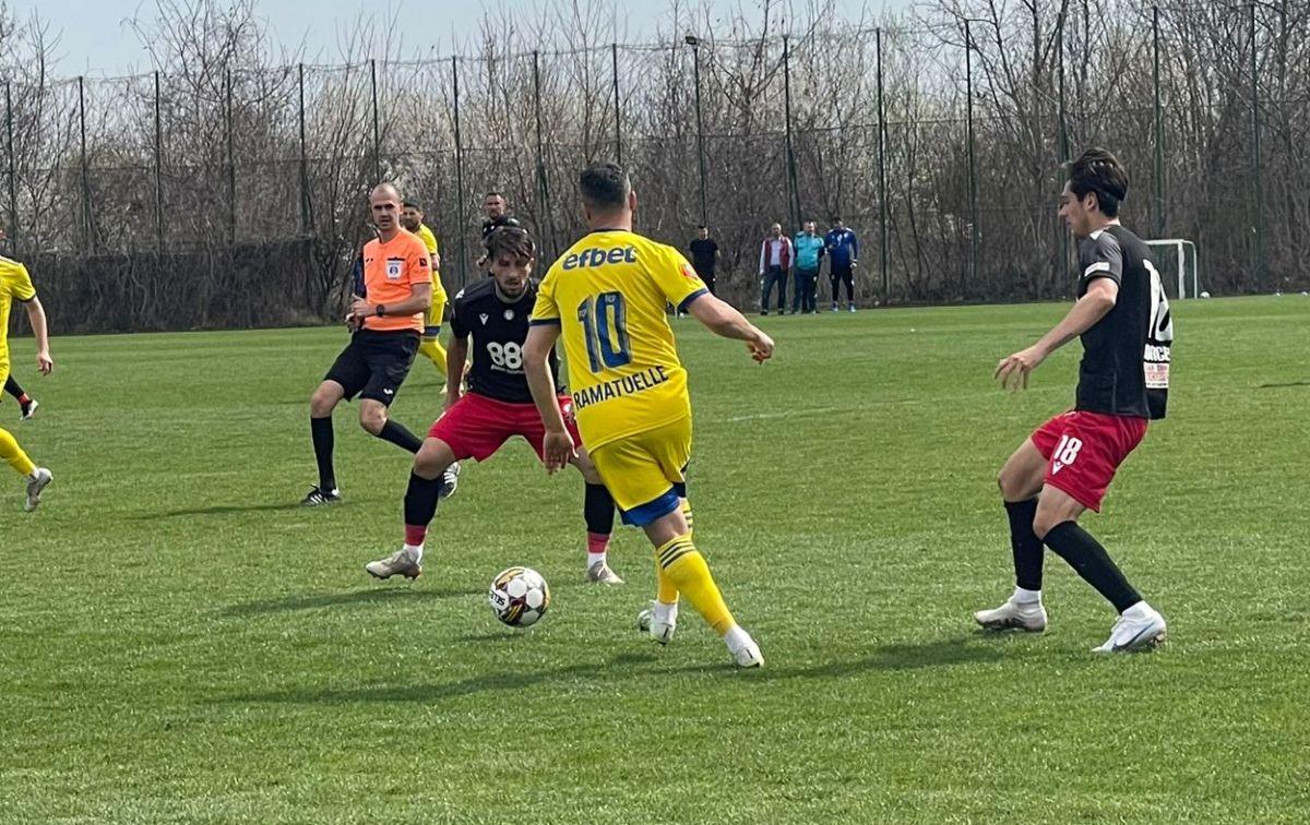 Dinamo - Petrolul, meci tare » Final încins, au intervenit stewarzii: „E amical sau ce e?!”
