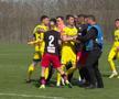 Dinamo - Petrolul, amical tare » Final încins, au intervenit stewarzii: „E amical sau ce **** mea e?!”
