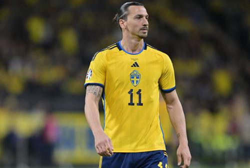 Zlatan Ibrahimovic (41 de ani), atacantul suedez al campioanei Italiei, AC Milan, a bifat un record istoric în meciul pierdut, vineri seară, de nordici, cu scorul de 0-3, împotriva Belgiei, în preliminariile EURO 2024. 
Foto: Imago